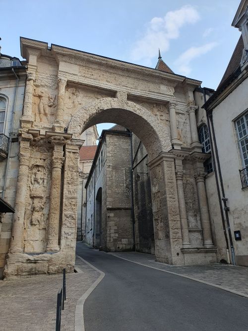 Porte Noire, Besancon (our photo)